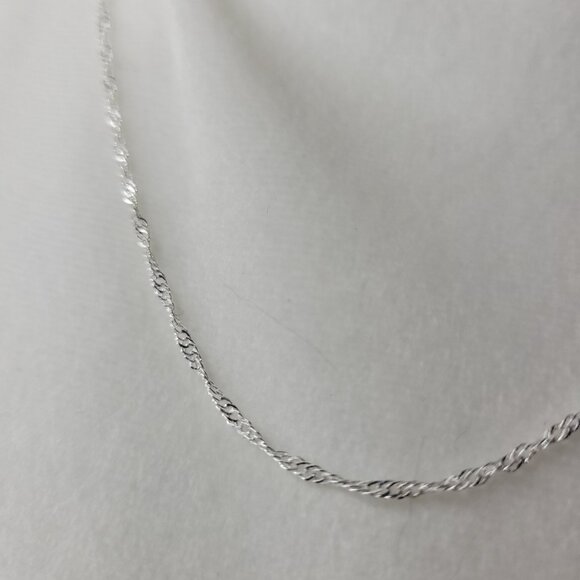 NWT 925 Silver Plated White Whisper Delicate Necklace Chain Ladies  – 20 Inch - Picture 8 of 10